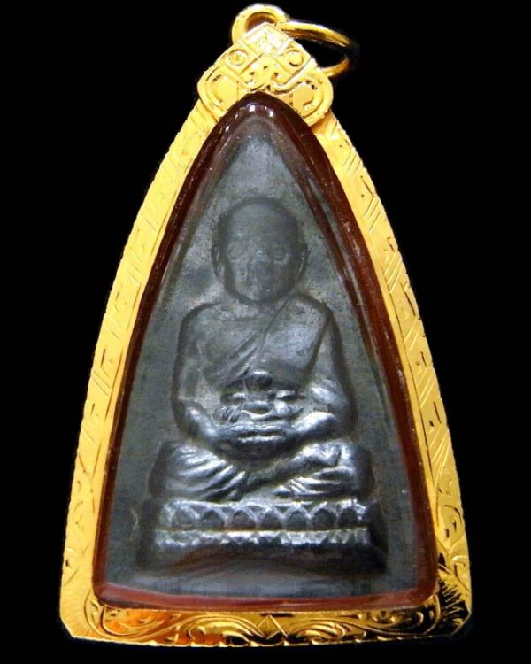หลวงปู่ทวด กลีบบัวรุ่น 1 เลี่ยมทอง พร้อมบัตรรับรอง เนื้อตะกั่ว ปี 2511 สภาพสวยสมบูรณ์ เชิญชมครับ
